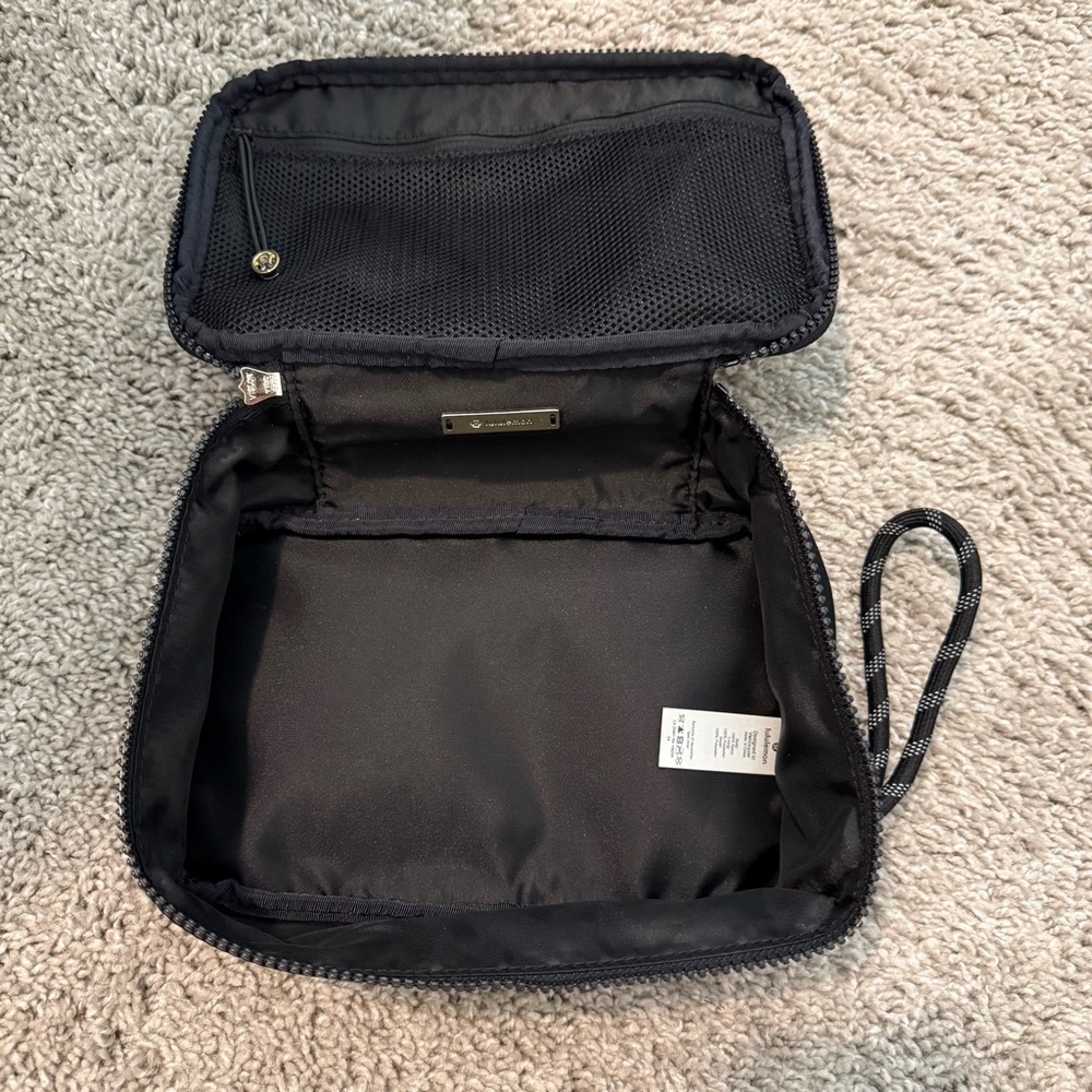 Lululemon Small Things Count Kit / Essentials Pou… - image 2